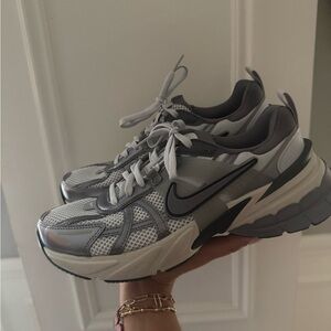 Nike Women's v2k run